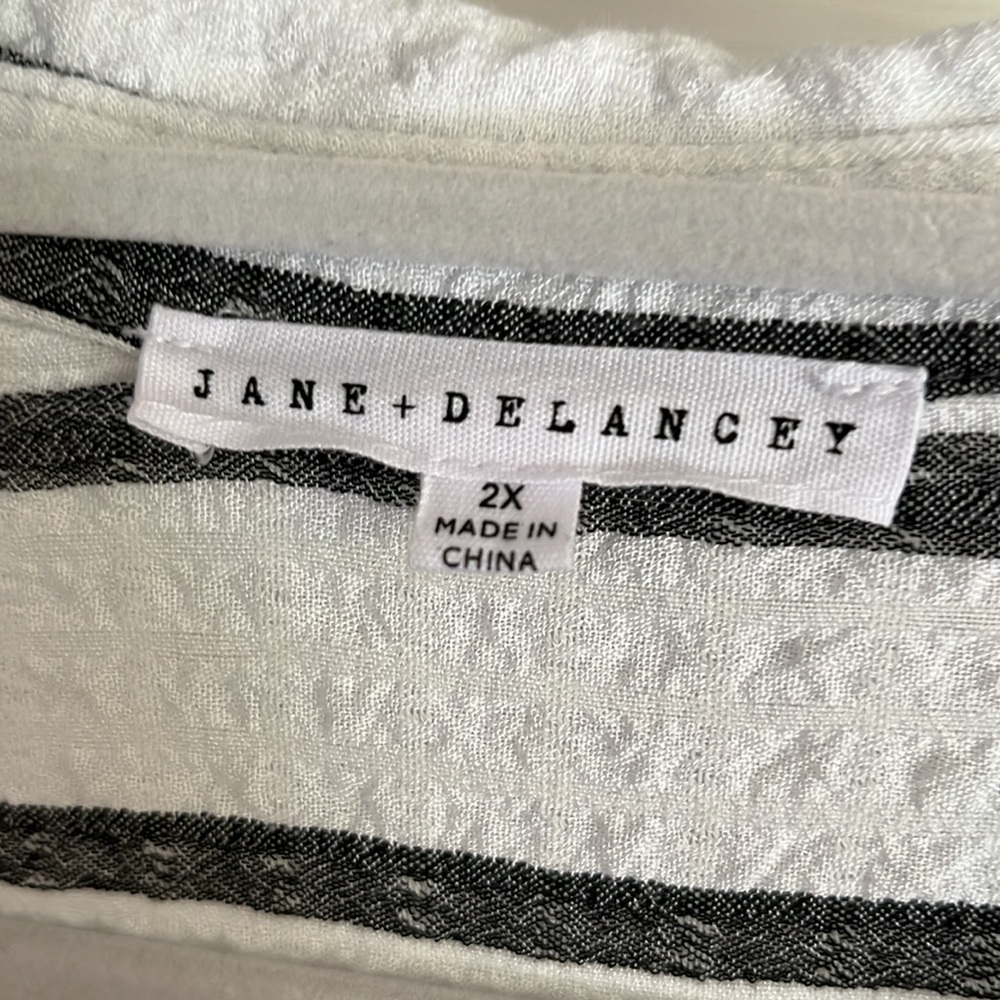 Jane + Delancey blouse. Button front. Tab sleeves. Black/ white stripe. 2x. - Picture 2 of 8